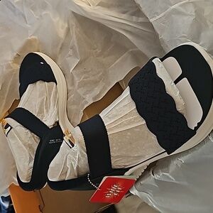 NWT Skechers slip in sandals